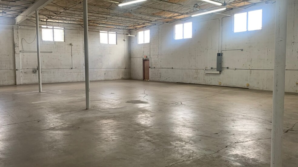 Primary Photo Of 4999 E 10th Ave, Hialeah Warehouse For Lease