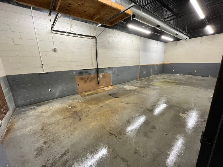 More Photos Of 163 Asten Rd, Clinton Warehouse For Lease