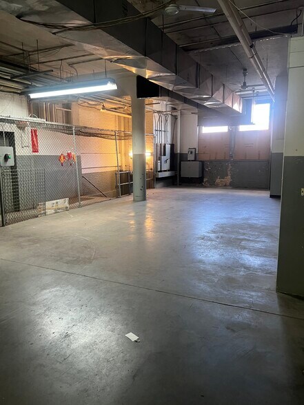 More Photos Of 425 Ferry St, Newark Self Storage For Lease