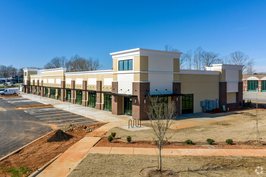 More Photos Of 7610 E NC 150 Hwy, Sherrills Ford Restaurant For Lease