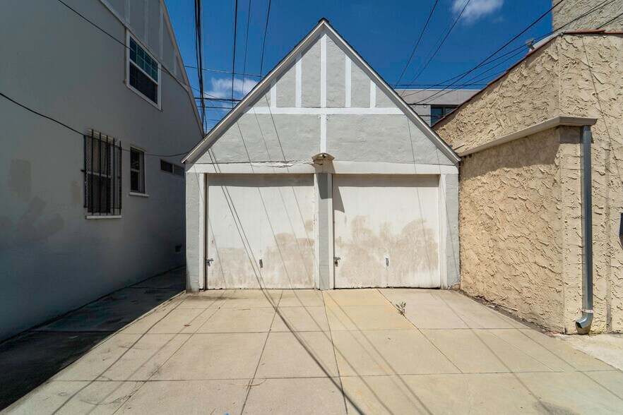 More Photos Of 537-545 1/2 N Orange Dr, Los Angeles Apartments For Sale