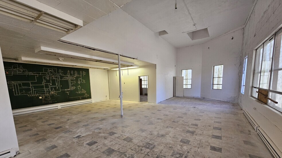 More Photos Of 975 Hemlock St, Longview Industrial For Sale