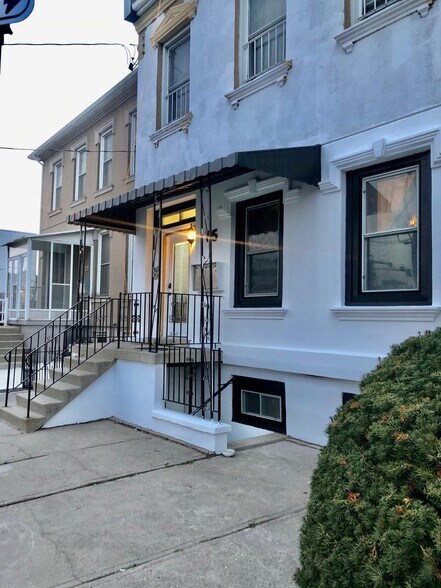 More Photos Of 85 Wilson St, Hamilton Apartments For Sale