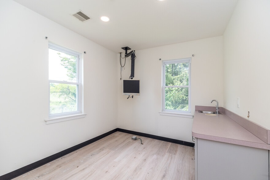 More Photos Of 4018 Durham Rd, Ottsville Storefront Retail Office For Sale
