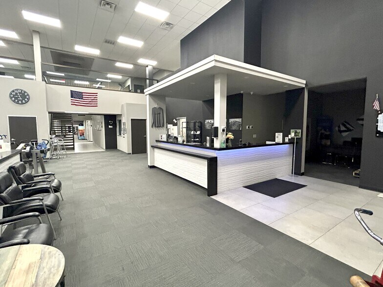 More Photos Of 1917 W Pioneer Pky, Arlington General Retail For Sale