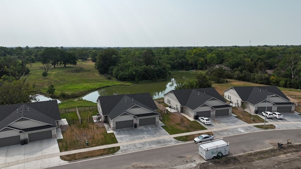 More Photos Of 803 S Logan St, Newton Apartments For Sale