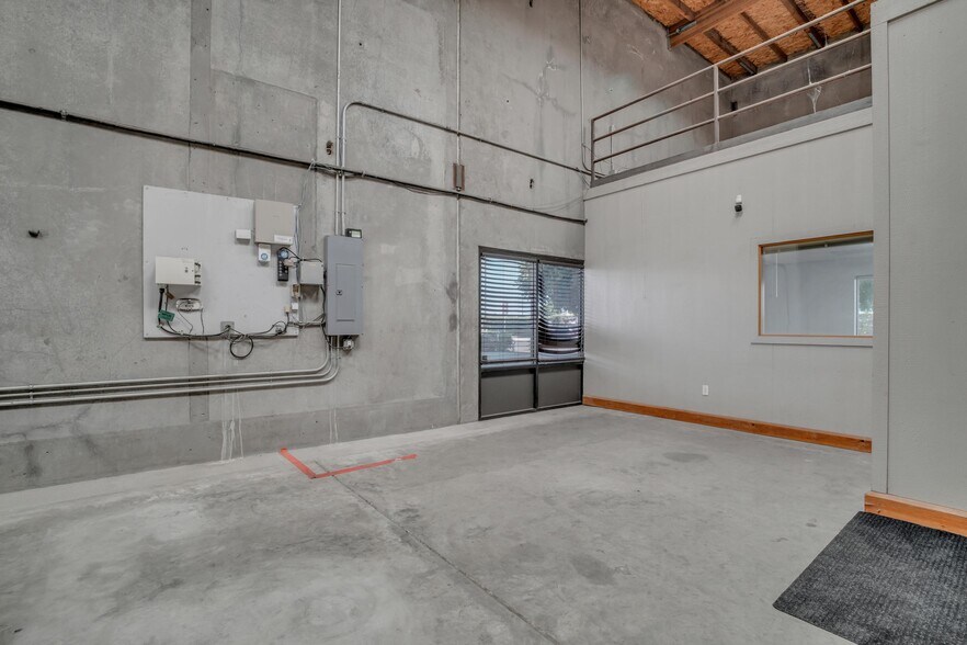 More Photos Of 1275 Venture Ln, Turlock Warehouse For Lease
