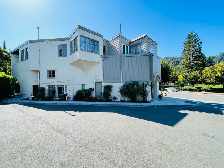 More Photos Of 3-11 Ross Cmn, Ross Storefront Retail Office For Lease