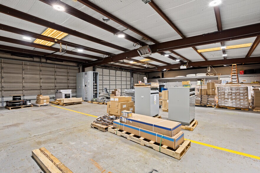 More Photos Of 3698 E Marshall Ave, Longview Warehouse For Lease