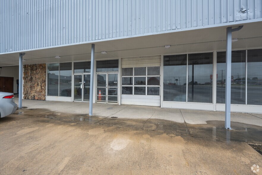More Photos Of 8101-8155 Camp Bowie West Blvd, Fort Worth General Retail For Lease