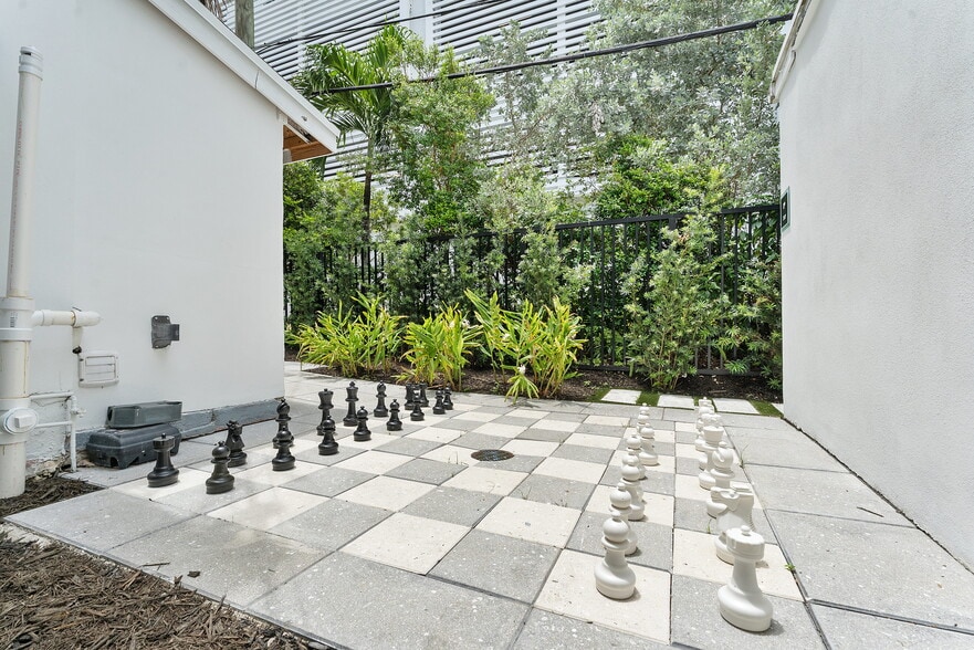 More Photos Of 3020-3024 Seville St, Fort Lauderdale Hotel For Sale