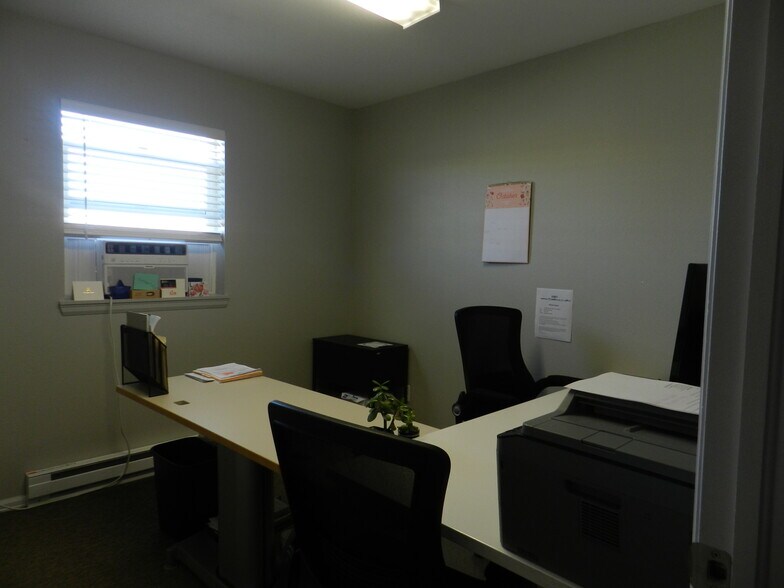 More Photos Of 445 Kristen Ct, Montrose Warehouse For Sale