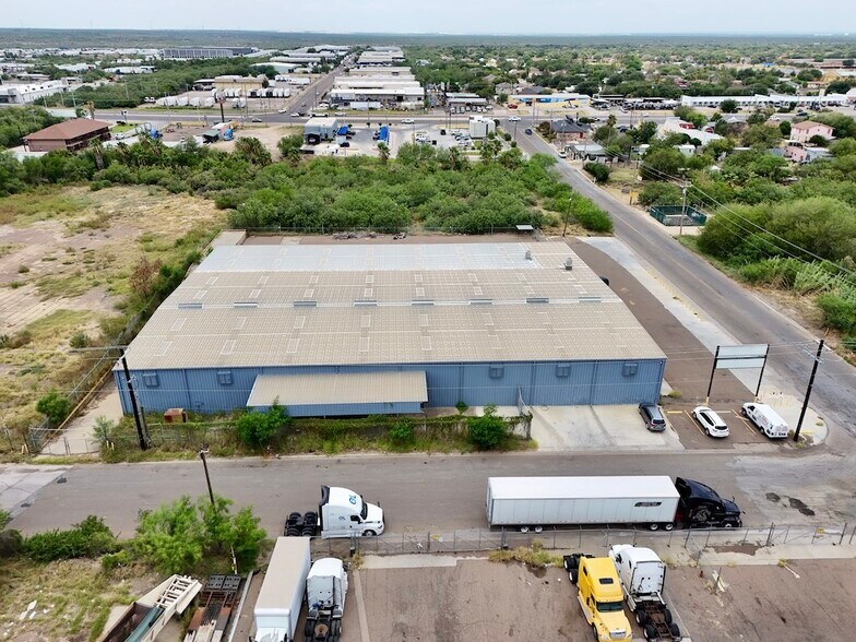 More Photos Of 8115 Las Cruces Dr, Laredo Truck Terminal For Lease
