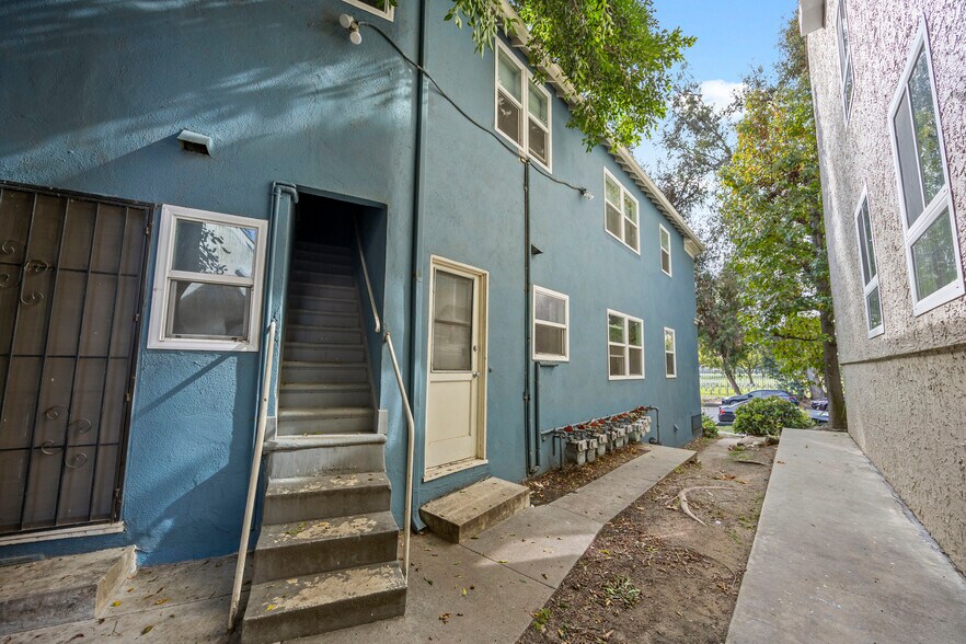 More Photos Of 11089-11099 Strathmore Dr, Los Angeles Apartments For Sale