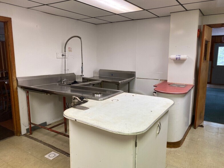 More Photos Of 1640 W US-2, Crystal Falls Restaurant For Lease