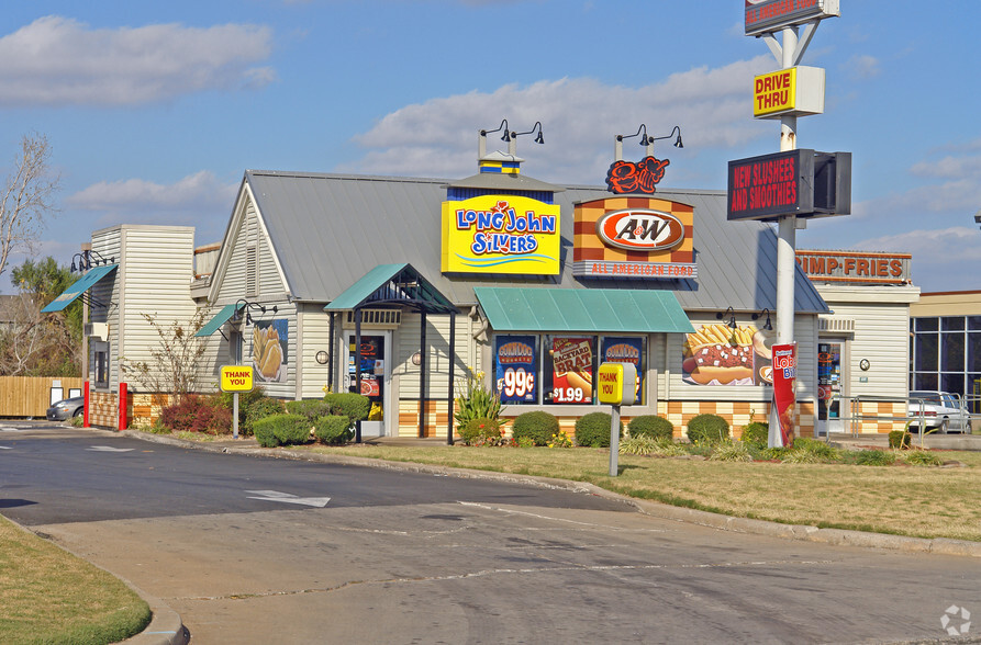 Primary Photo Of 142 W Shawnee St, Muskogee Fast Food For Lease