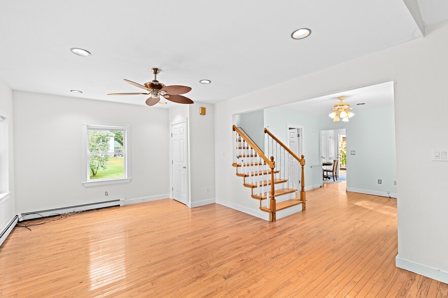 More Photos Of 72 Precinct St, Lakeville Flex For Sale