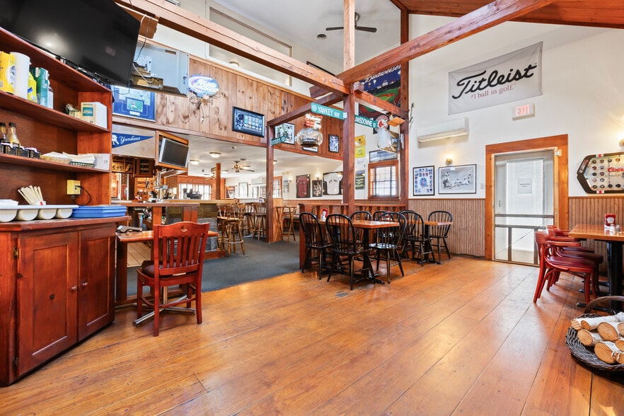 More Photos Of 52 Post Rd, Wells Restaurant For Sale