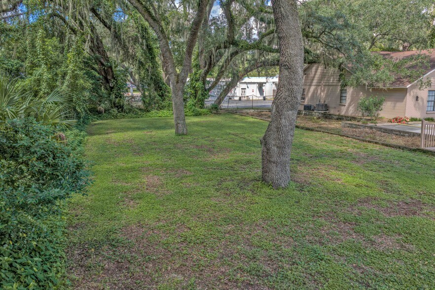 More Photos Of 308 Elizabeth St, Brandon Office For Lease