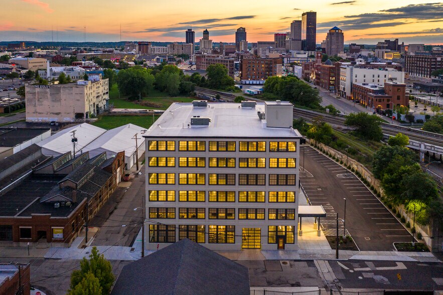 15 McDonough St, Dayton, OH 45402 Lofts/Showrooms For Lease