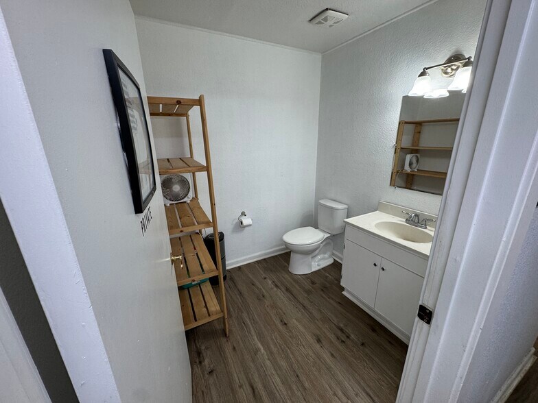 More Photos Of 2820 Broadmoor Ave, Concord Office For Sale