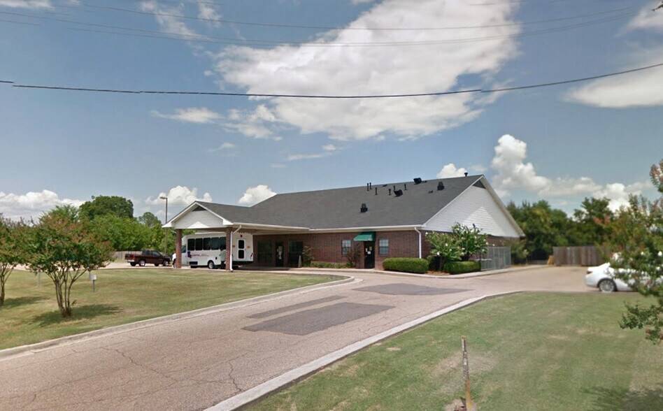 More Photos Of 1501 Southern Ave, Monroe Medical For Sale