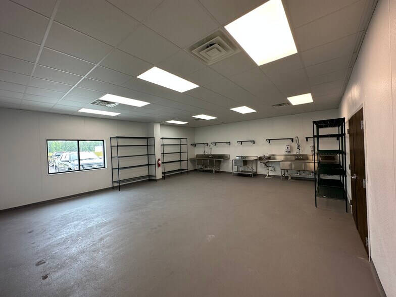 More Photos Of 401 Betty Taylor Wood, Holly Ridge Manufacturing For Lease