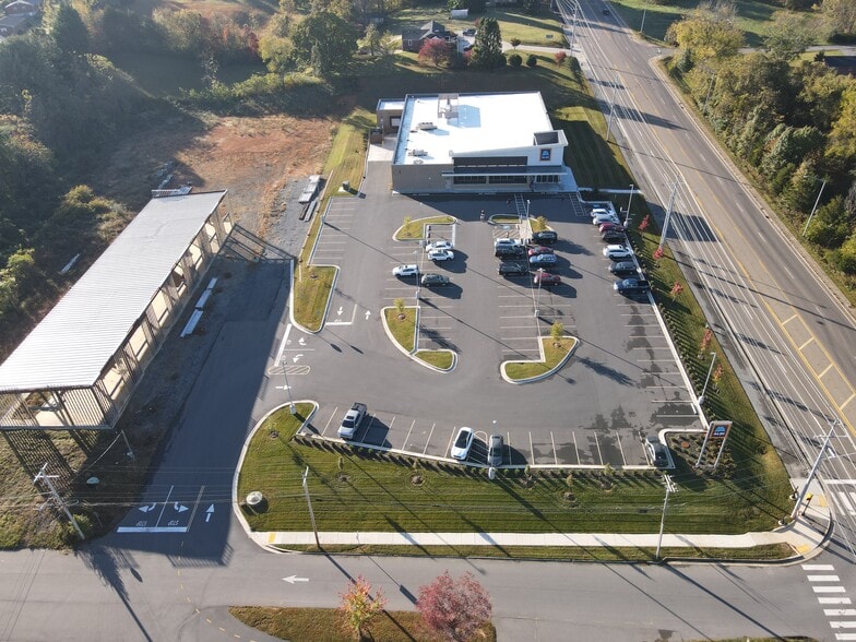 More Photos Of 110 Whitewood Blvd, Johnson City General Retail For Lease