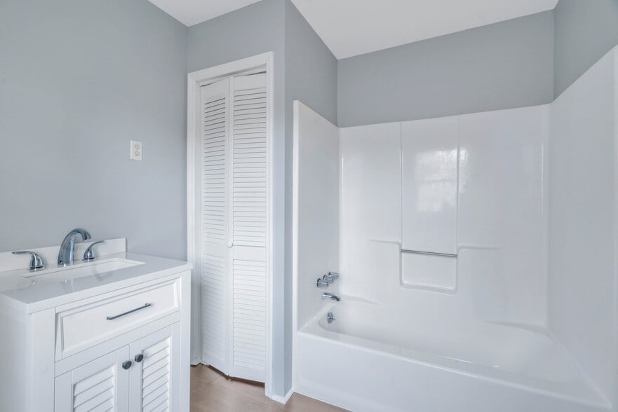 More Photos Of 4809 Augusta Rd, Savannah Storefront Retail Office For Sale