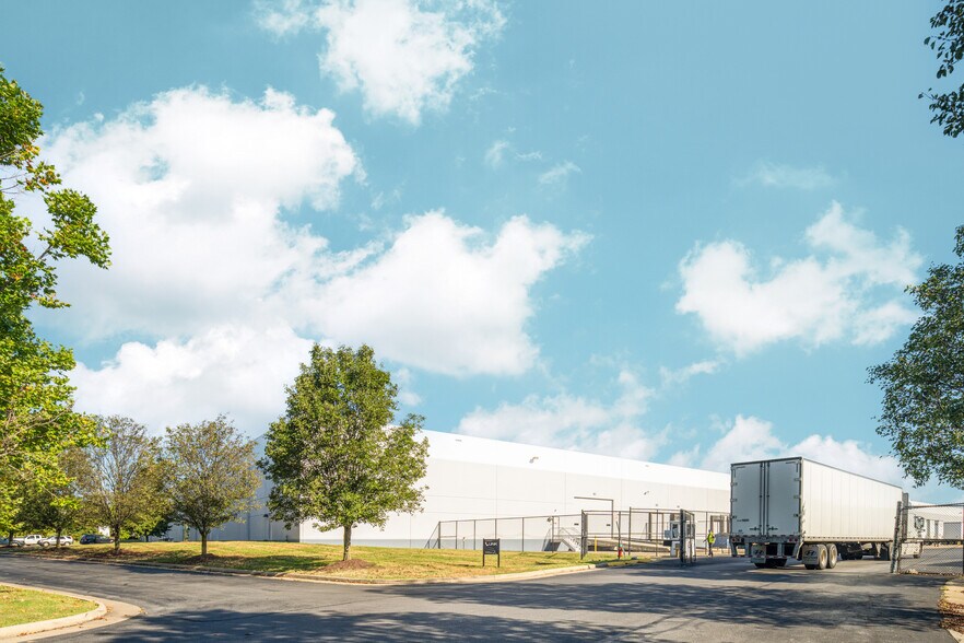 More Photos Of 255 Fort Collier Rd, Winchester Warehouse For Lease