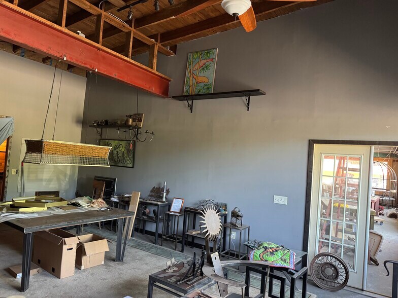 More Photos Of 307 S US-29, Hogansville Showroom For Sale