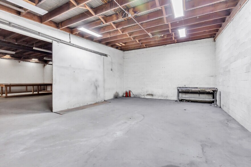 More Photos Of 227 Commission St, Salinas Showroom For Sale