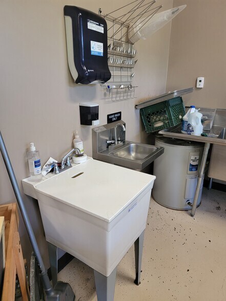 More Photos Of 2550 Highway 82, Glenwood Springs Showroom For Sale