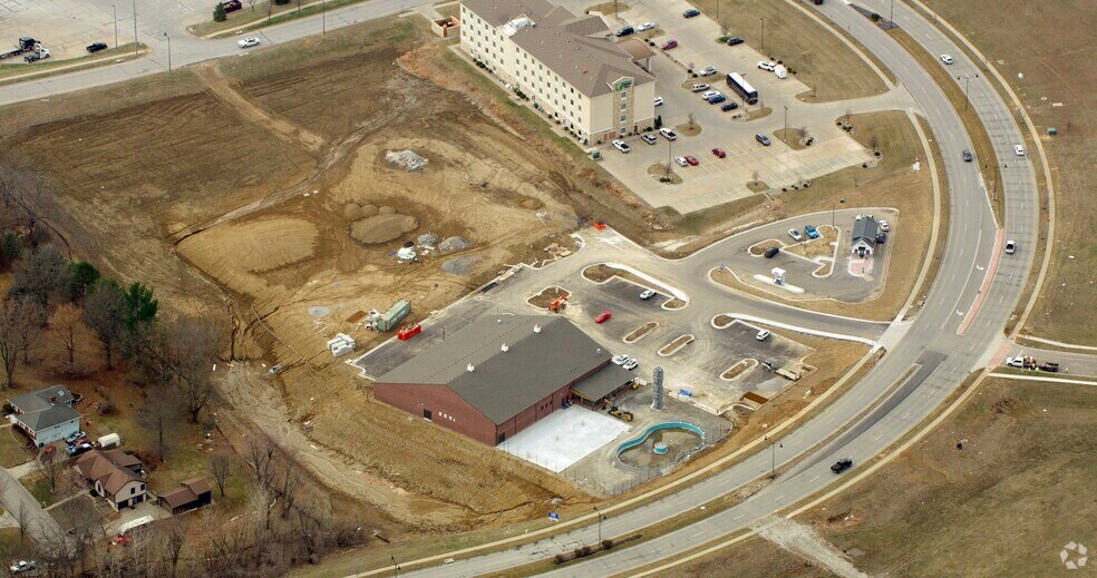 More Photos Of 3620 Village Dr, Saint Joseph Specialty For Lease