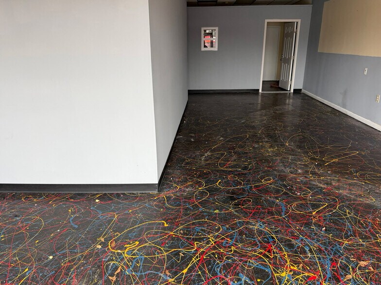 More Photos Of 3706 Mercer University Dr, Macon-Bibb General Retail For Lease