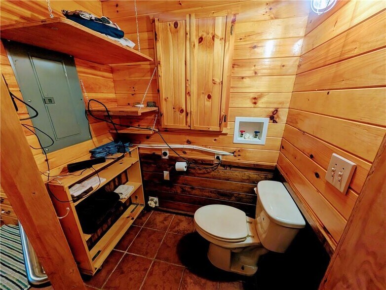 More Photos Of 74 2nd St, Moran Trailer Camper Park For Sale