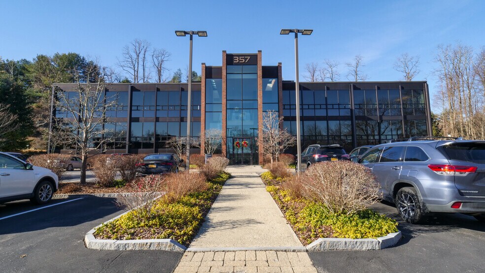 More Photos Of 355 Main St, Armonk Unknown For Lease