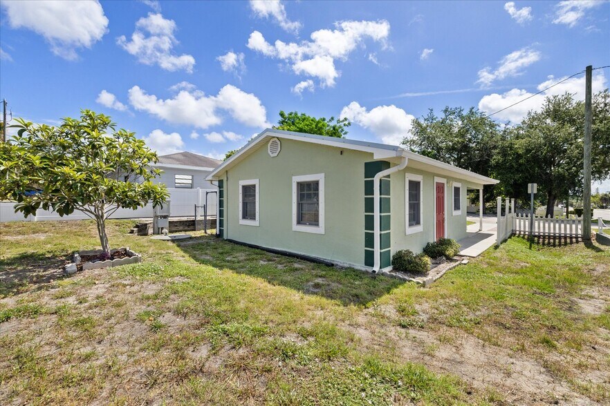 More Photos Of 6511 Main St, New Port Richey Office For Sale