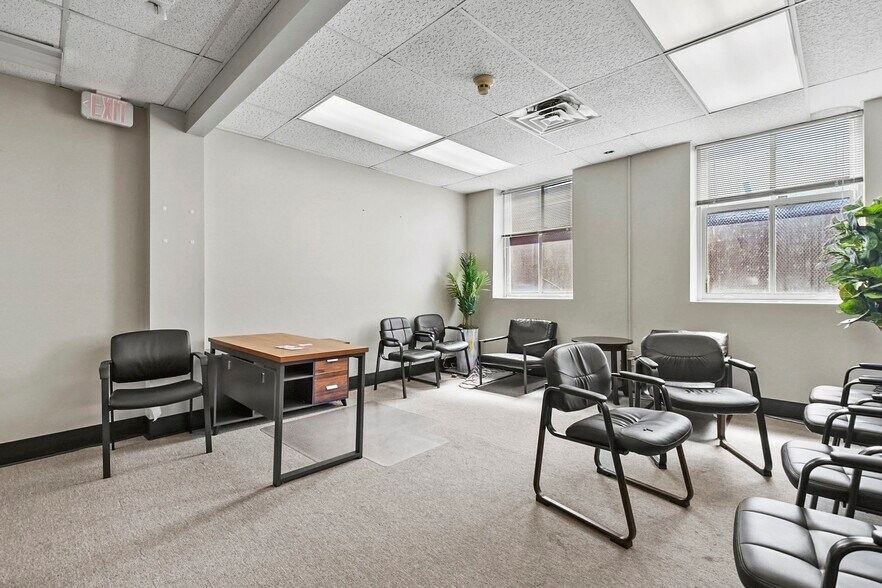 More Photos Of 5 Dover St, New Bedford Office For Lease