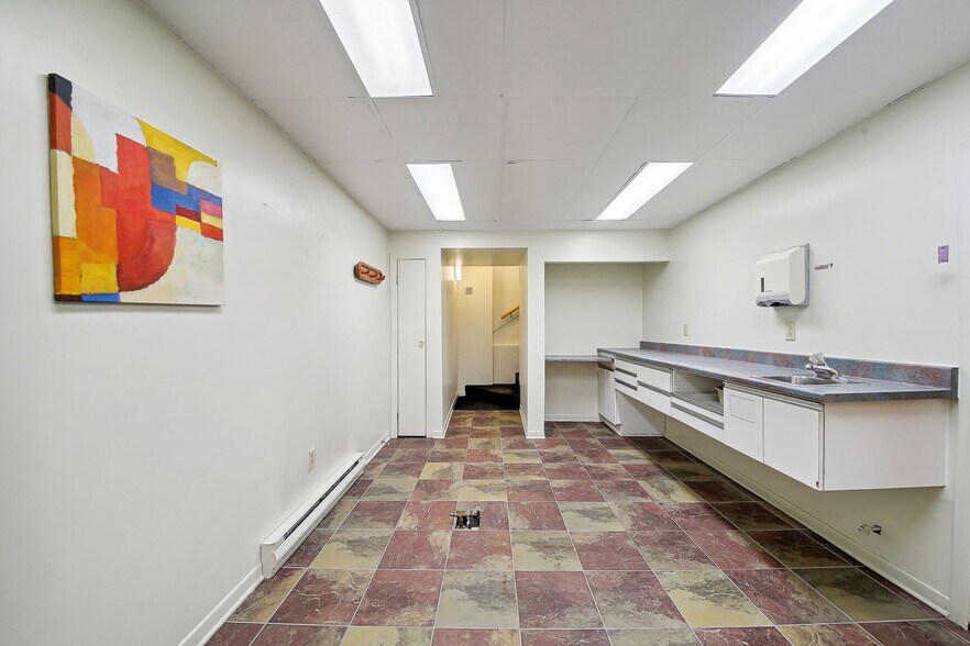 More Photos Of 150 Rue Jarry E, Montréal Storefront Retail Office For Lease