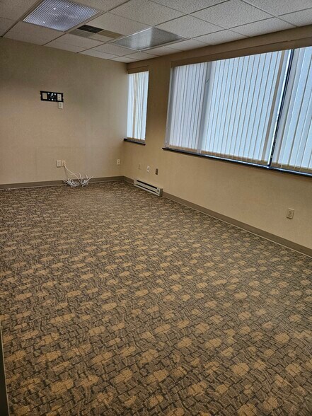 More Photos Of 1150 S Cedar Crest Blvd, Allentown Office For Sale