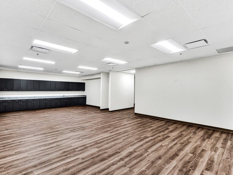 More Photos Of 25 Colony Rd, Jersey City Warehouse For Lease