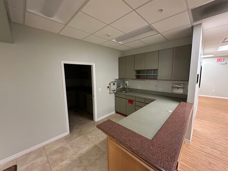 More Photos Of 1200-1620 W 75th St, Downers Grove Unknown For Lease