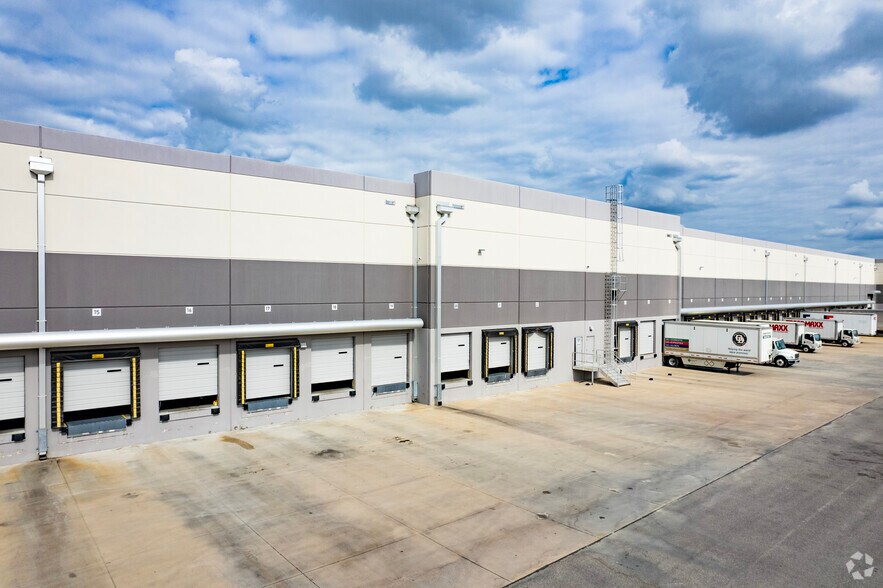 More Photos Of 9210 E Columbus Dr, Tampa Unknown For Lease