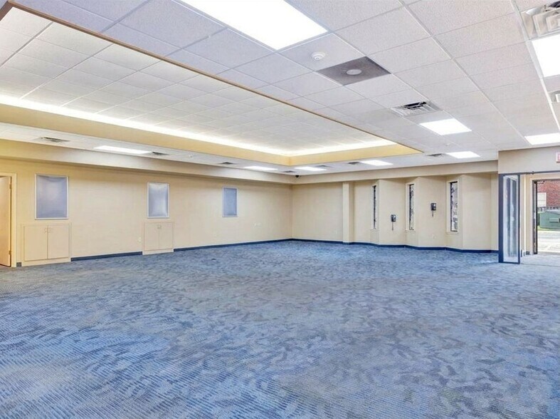 More Photos Of 321 N 1st St, Lufkin Office For Sale