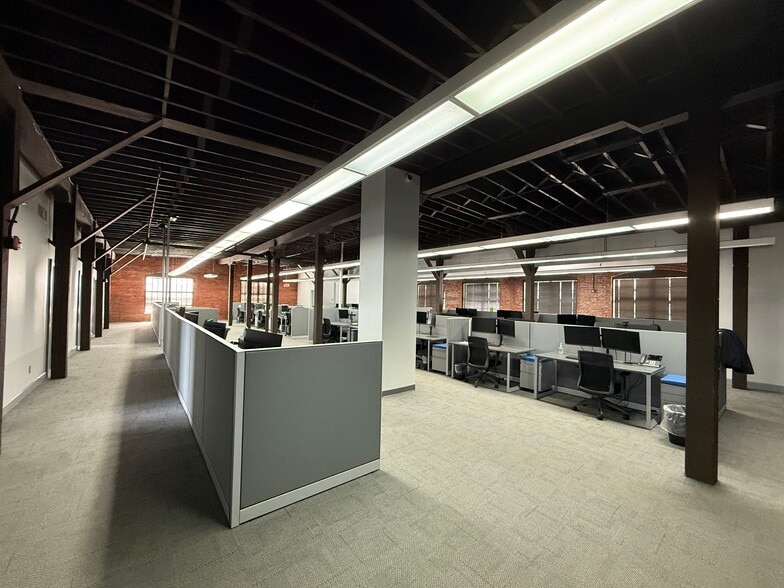 More Photos Of 420 NW 5th St, Evansville Office For Lease