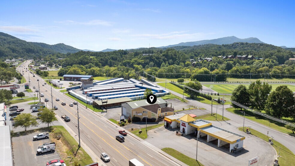 More Photos Of 320 Wears Valley Rd, Pigeon Forge Loft Creative Space For Sale