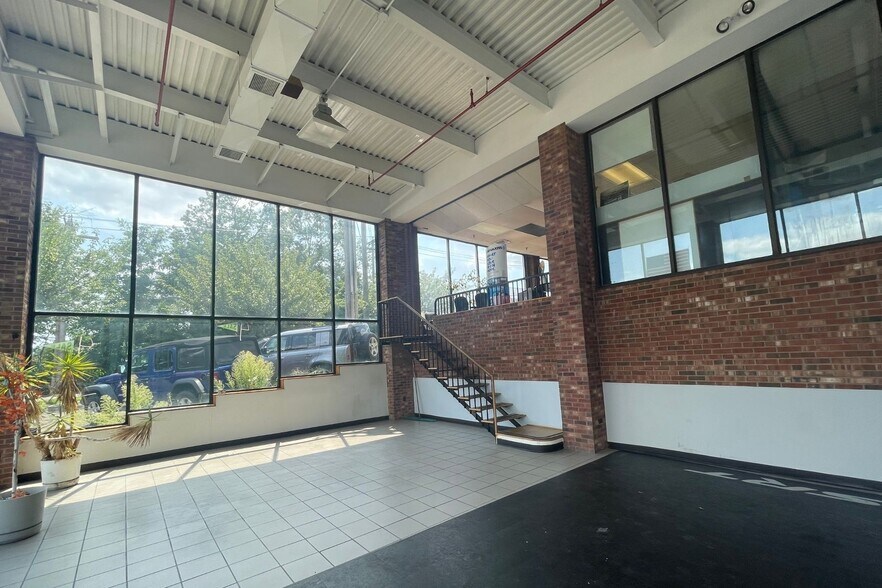 More Photos Of 360 Tunxis Hill Rd, Fairfield Auto Dealership For Sale