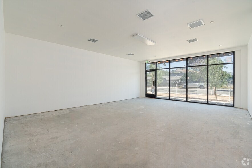 More Photos Of 9668 Sunland Blvd, Shadow Hills Medical For Lease