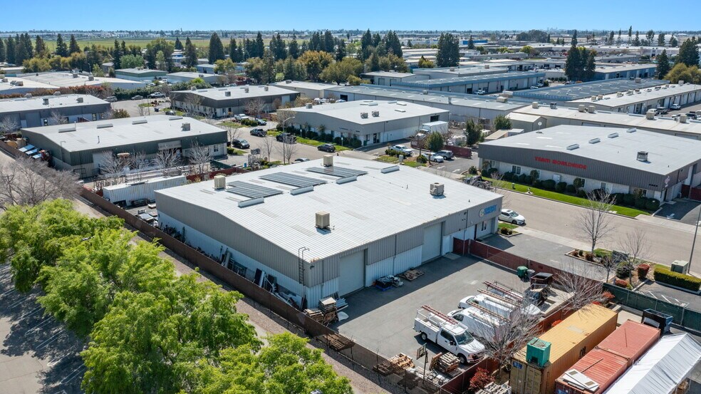 More Photos Of 2960 N Miami Ave, Fresno Warehouse For Lease